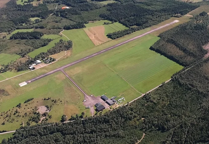 Flygplatsmiljö och fallskärmshoppning